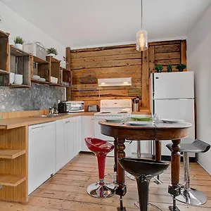 Du 790 Apartment