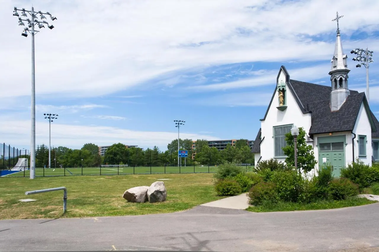 5 People, Big, Free Parkings, Near Old Quebec, Near River Kanada